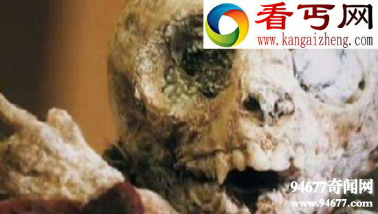 外星人木乃伊惊现金字塔,类似爬虫的人形外星生物