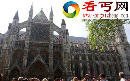英国现极似西敏寺教堂图案巨大麦田怪圈 (图)