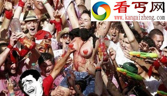 西班牙摸奶节,袒胸露乳随便摸(组图)