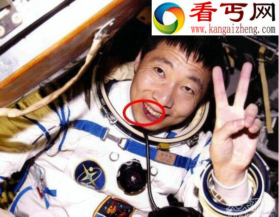 杨利伟出舱时满脸鲜血，杨利伟回应敲击声疑为气压导致