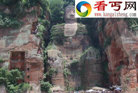 乐山大佛闭眼事件真相，佛祖闭眼竟是酸雨导致