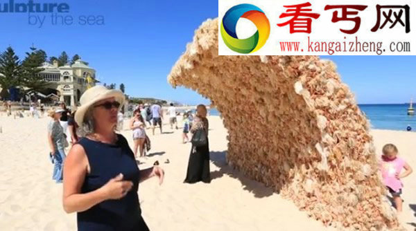澳洲海滩惊现“芭比海浪”