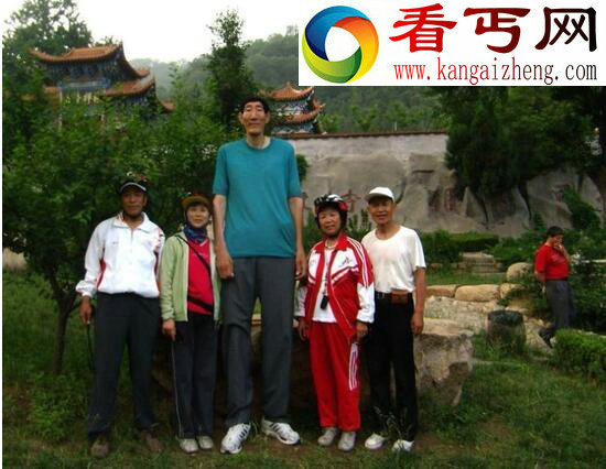 中国最高的人，鲍喜顺2.36米/儿子与姚明一样高