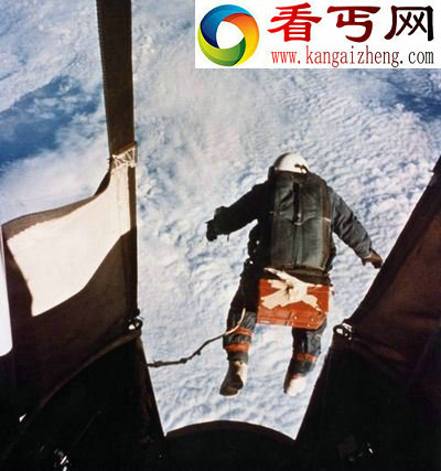 宇航员在太空行走的时候会遇到什么状况
