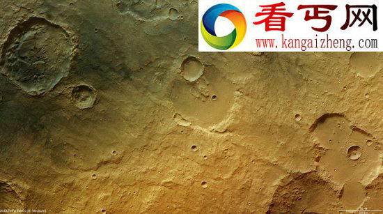 火星发现疑似液态水流沟渠