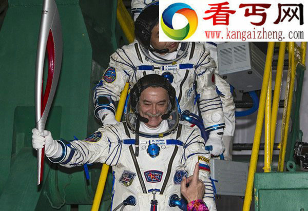 宇航员将奥运会火炬带入太空