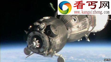 罗斯宇航员携带索契冬奥会火炬开展太空行走