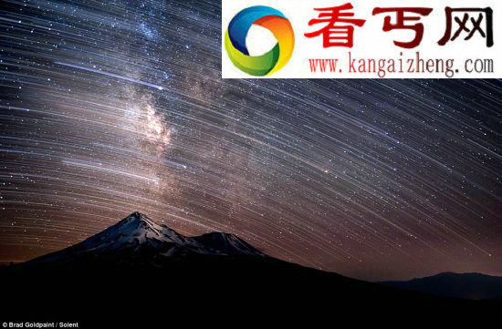 (图)美摄影师荒野拍精美夜空展现恒星运行轨迹