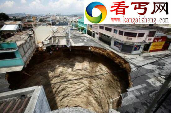 危地马拉天坑事件，吞噬人和建筑的巨坑(深100米)