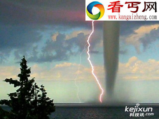 自然奇观 电闪雷鸣的海龙卷