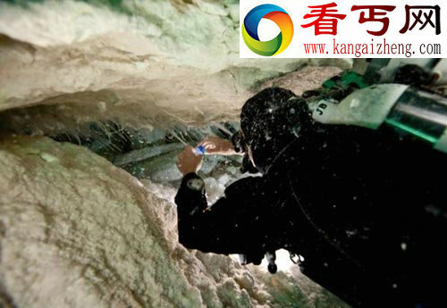 澳洲神秘洞穴发现隔绝阳光“外星微生物”