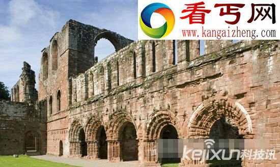  英国现修道士墓穴 银制镀金权杖显贵族身份