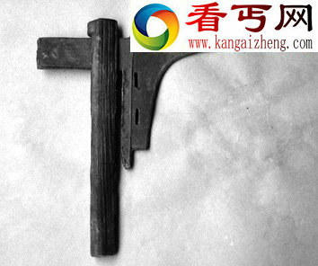 千年“军官”墓 埋有上百个木俑