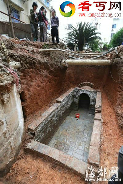福州一小区建电梯挖出唐朝墓葬