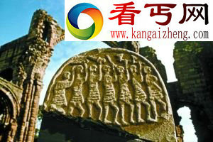 这座公元900年左右的雕塑据信描述了维京人入侵的景象。 牛津大学地下遗骸揭英格兰历史谜题