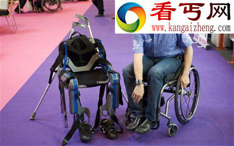 以色列发明“机器人长裤” 可辅助截瘫者站立行走