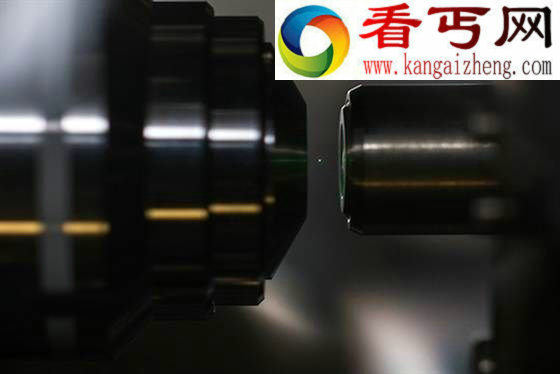 科学家通过激光让微型钻石悬浮半空