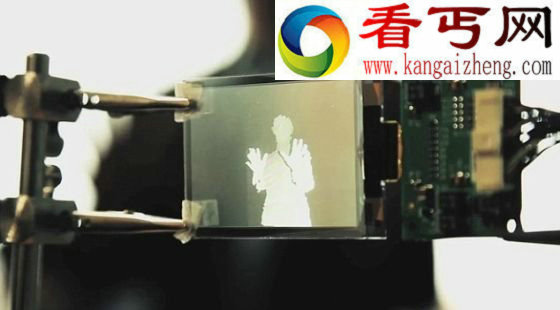 盲人带上新型智能眼镜可看到前方物体