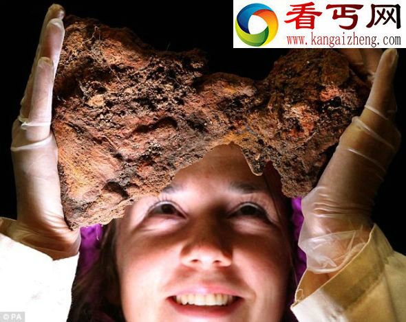 （图）英国发现维京人千年古墓遗骸躺在17英尺船棺里