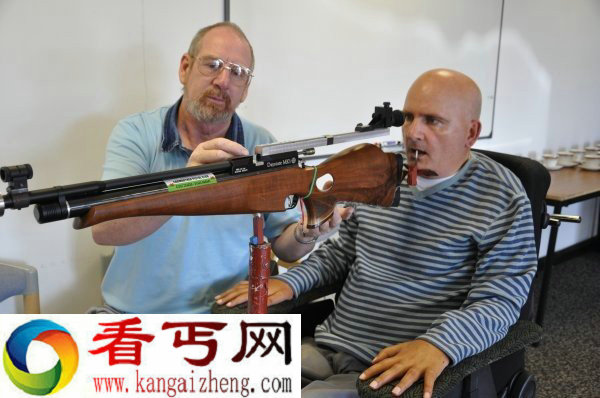 英国神枪手高位截瘫后，改用练习舌头射击