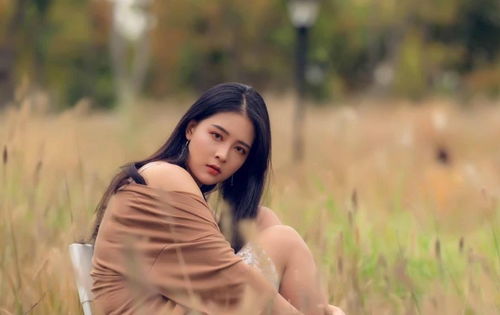 明星照片窦骁（何超莲和窦骁二人现身机场，你