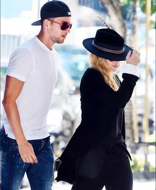 范冰冰19岁洪金宝多大